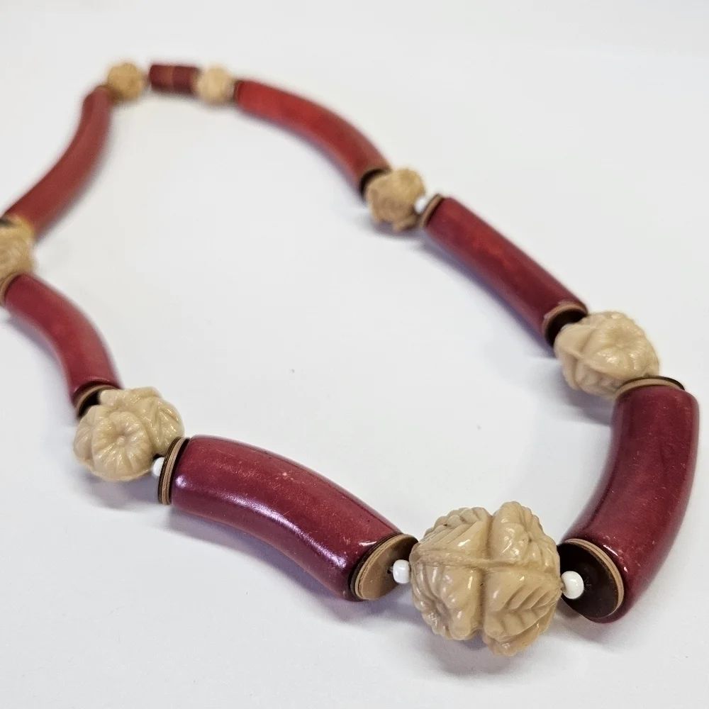VINTAGE Plastic & Glass Cream and Red Beaded Necklace